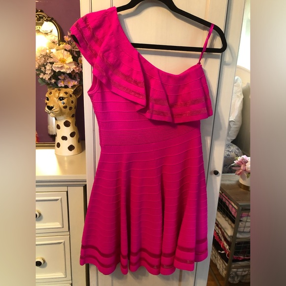 Ted Baker One Shoulder Pink Skater Dress. Size 2. Worn twice. Good condition. - Picture 5 of 11
